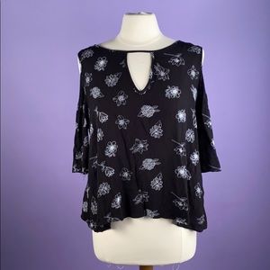 Black and white floral print top